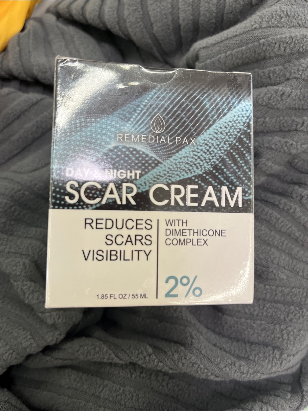 Day & Night Scar Cream — White and Light Blue